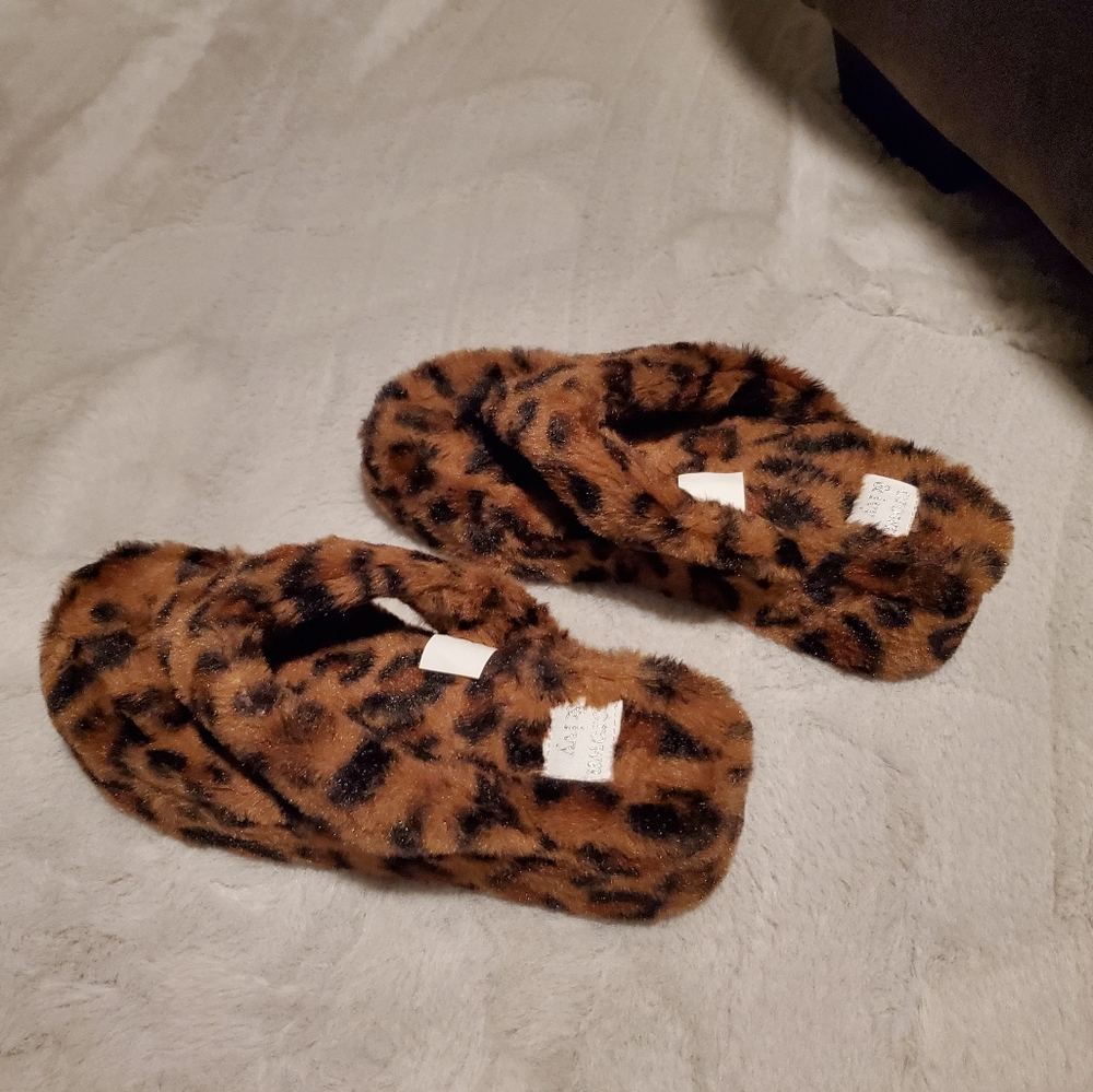 Crown & Ivy Faux Fur Platform Sandals - Picture 6 of 7